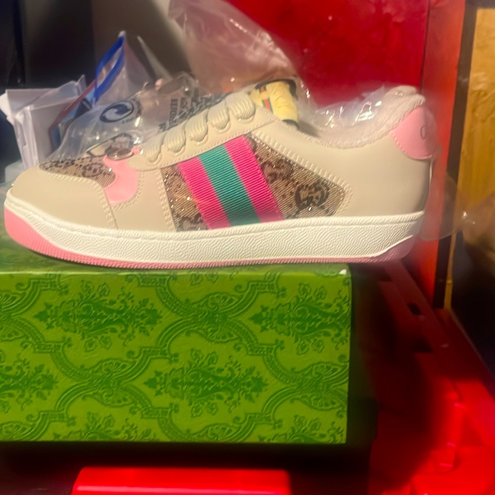Brand new stylish Gucci sneakers they are definitely an eye catcher.